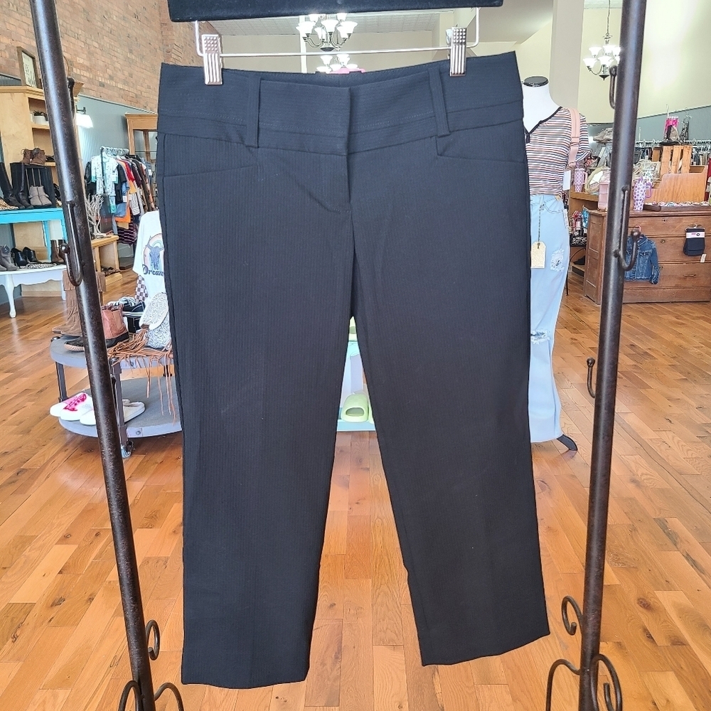 The Limited Exact Stretch Black Pinstripe Cropped Pants Size 4
